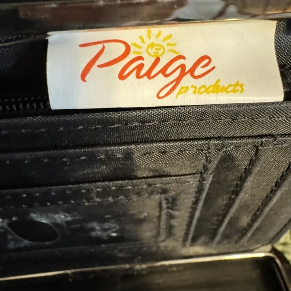 Green faux alligator crossbody wallet. EUC. Beautiful little crossbody. Paige - Picture 6 of 7